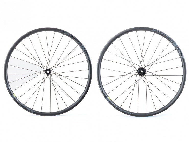 AUTHOR Zapletená kola 29" Flyer Carbon Disc Boost zad. 12x148 CL SH MS 12s & př. 15x110 CL černá